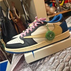 Nike Travis’s Scott